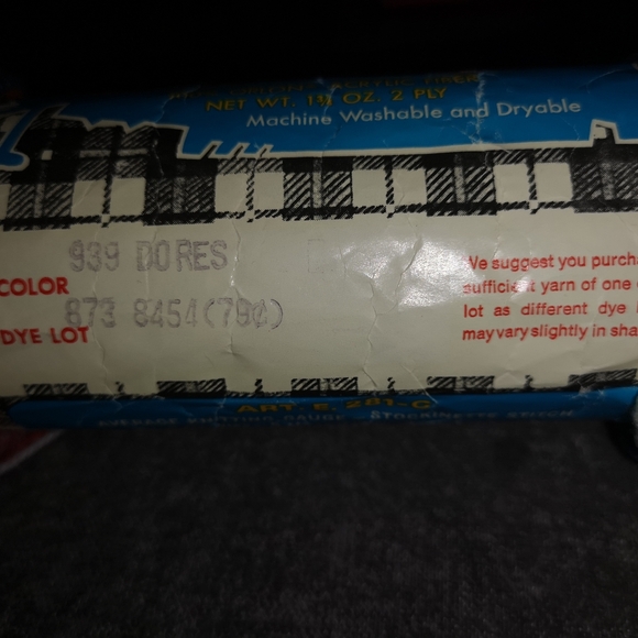 Red heart Wintuk Clansman sport yarn - Picture 4 of 5